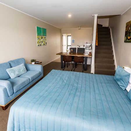 Le Chalet Suisse Motel Lago Taupo Esterno foto