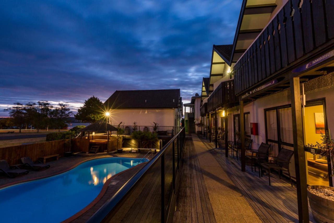 Le Chalet Suisse Motel Lago Taupo Esterno foto