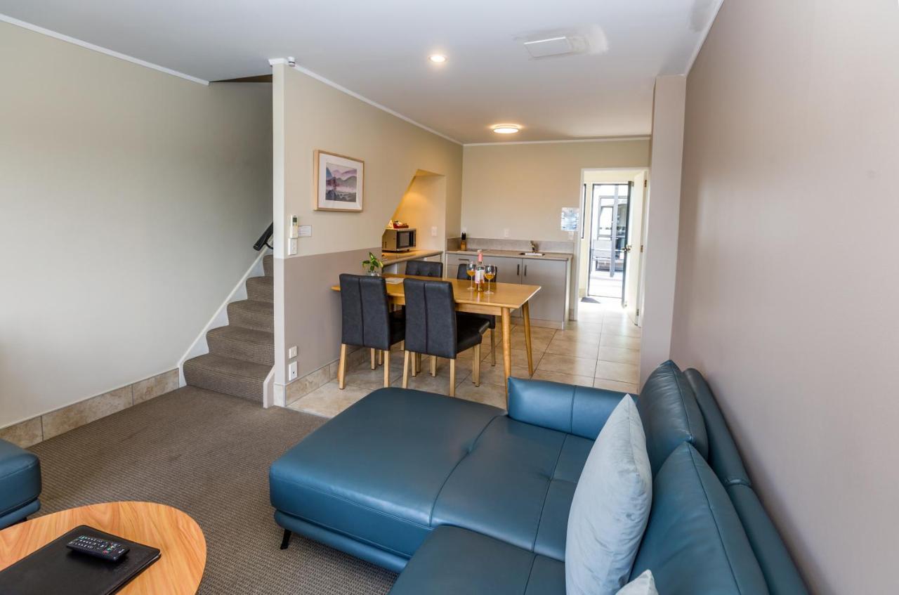 Le Chalet Suisse Motel Lago Taupo Esterno foto