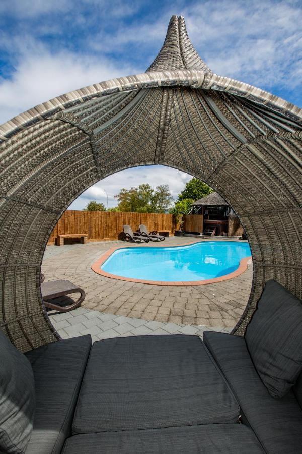 Le Chalet Suisse Motel Lago Taupo Esterno foto