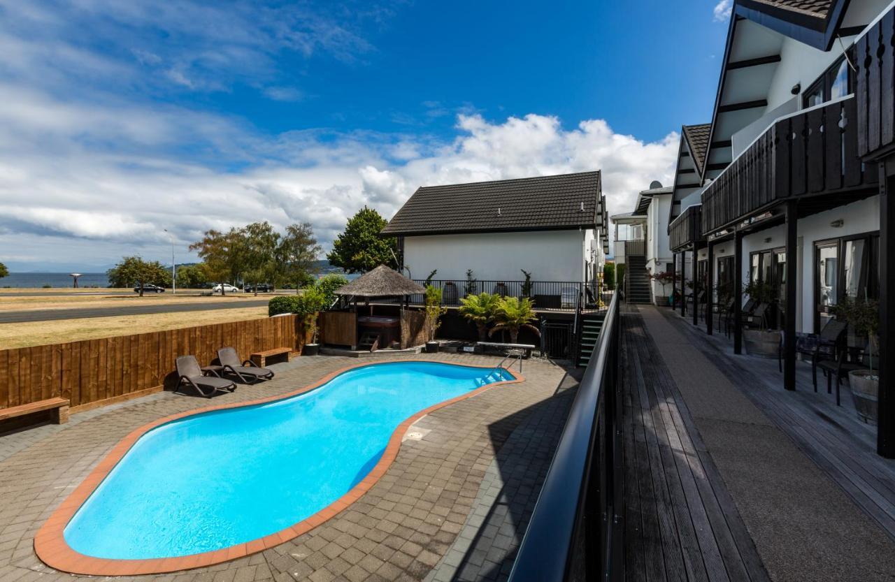 Le Chalet Suisse Motel Lago Taupo Esterno foto