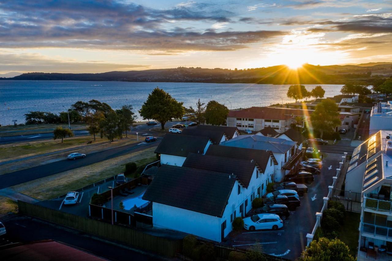 Le Chalet Suisse Motel Lago Taupo Esterno foto