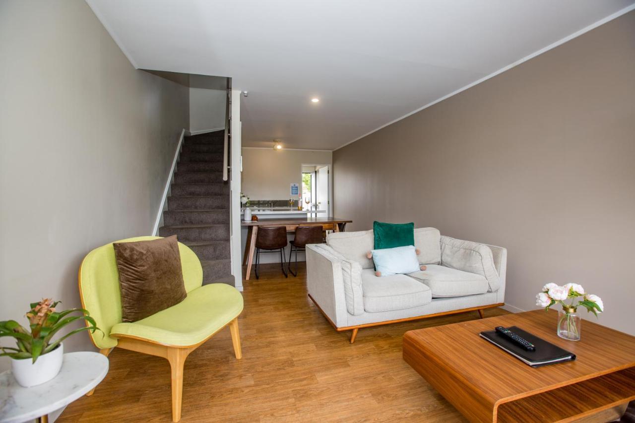 Le Chalet Suisse Motel Lago Taupo Esterno foto