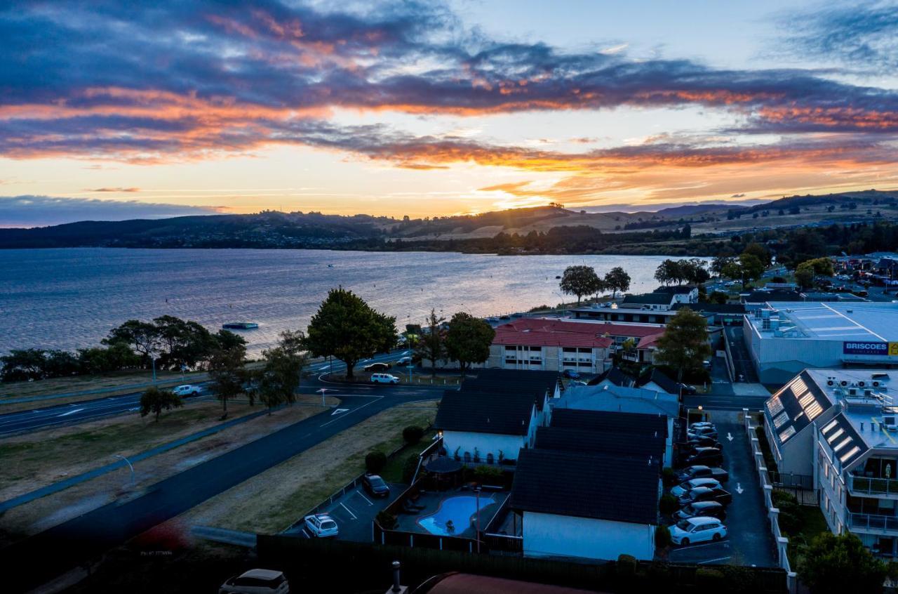 Le Chalet Suisse Motel Lago Taupo Esterno foto