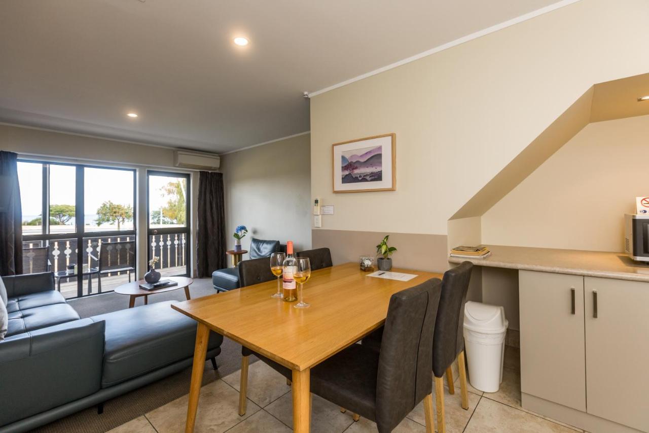 Le Chalet Suisse Motel Lago Taupo Esterno foto