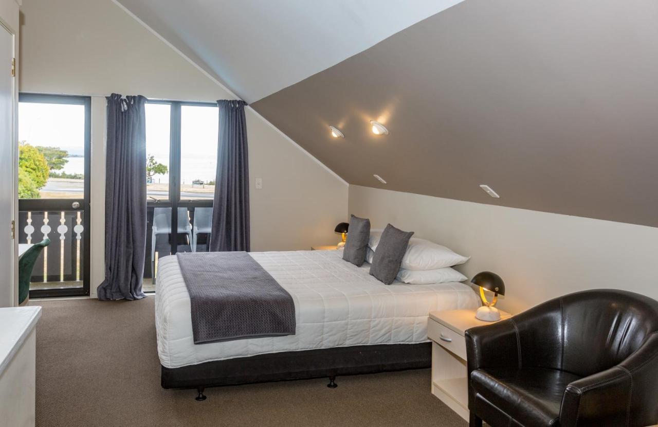 Le Chalet Suisse Motel Lago Taupo Esterno foto