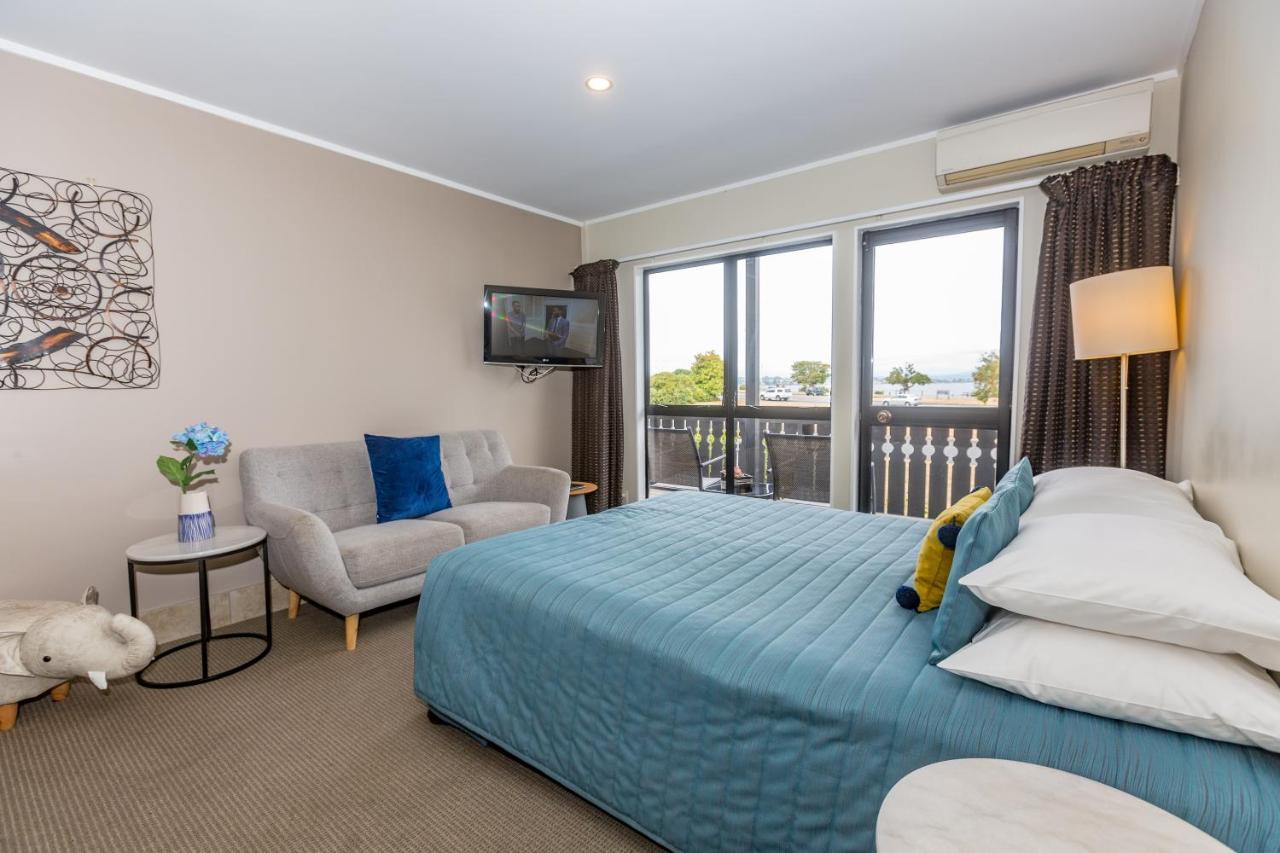 Le Chalet Suisse Motel Lago Taupo Esterno foto