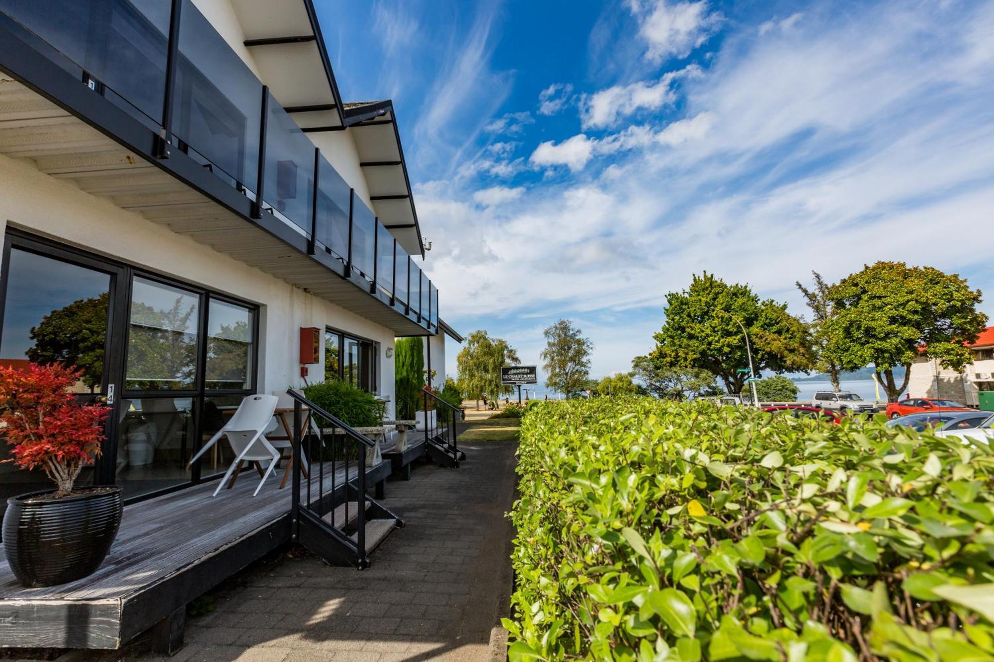 Le Chalet Suisse Motel Lago Taupo Esterno foto