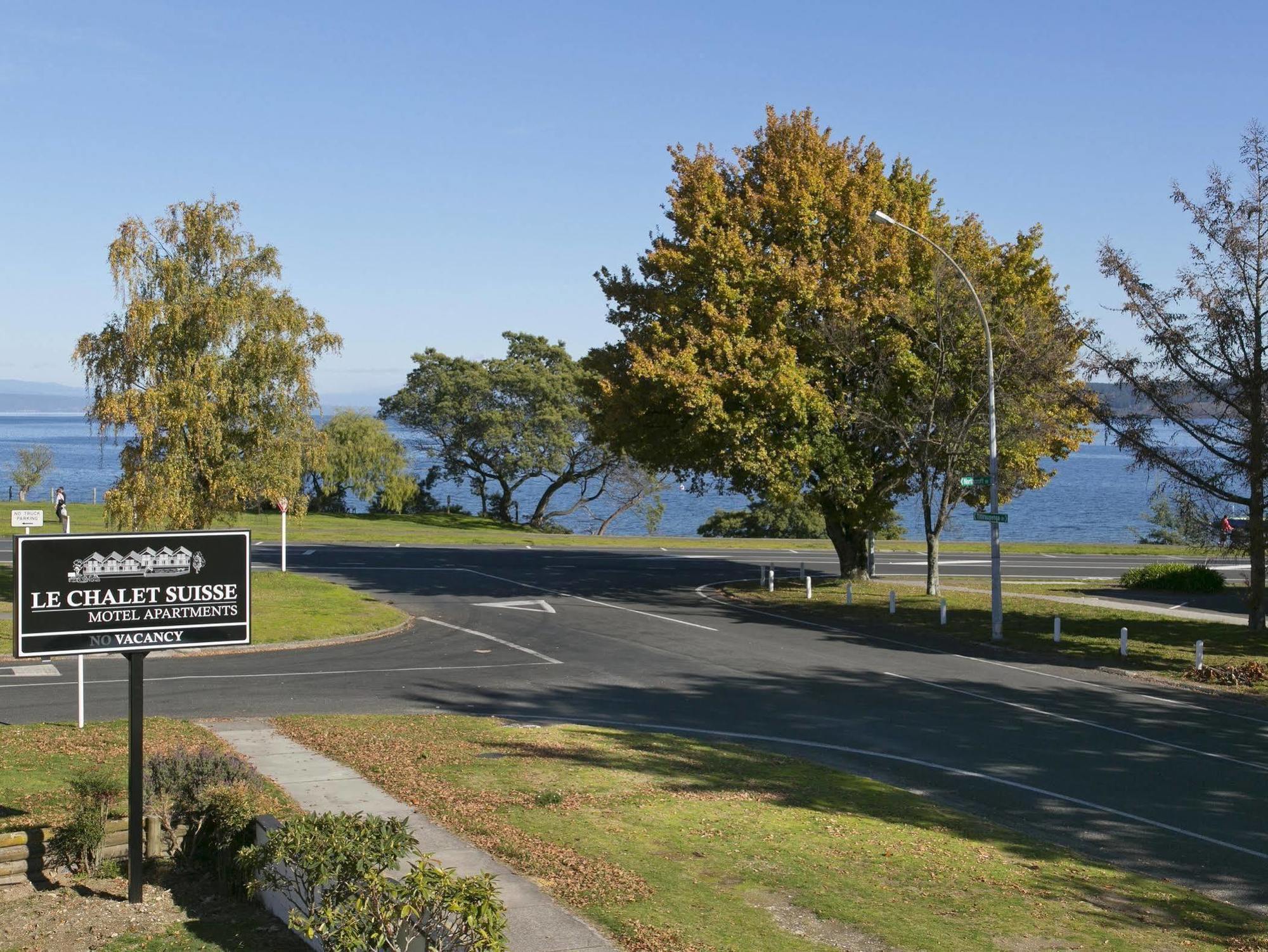 Le Chalet Suisse Motel Lago Taupo Esterno foto