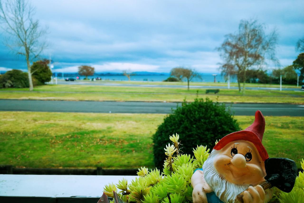 Le Chalet Suisse Motel Lago Taupo Esterno foto