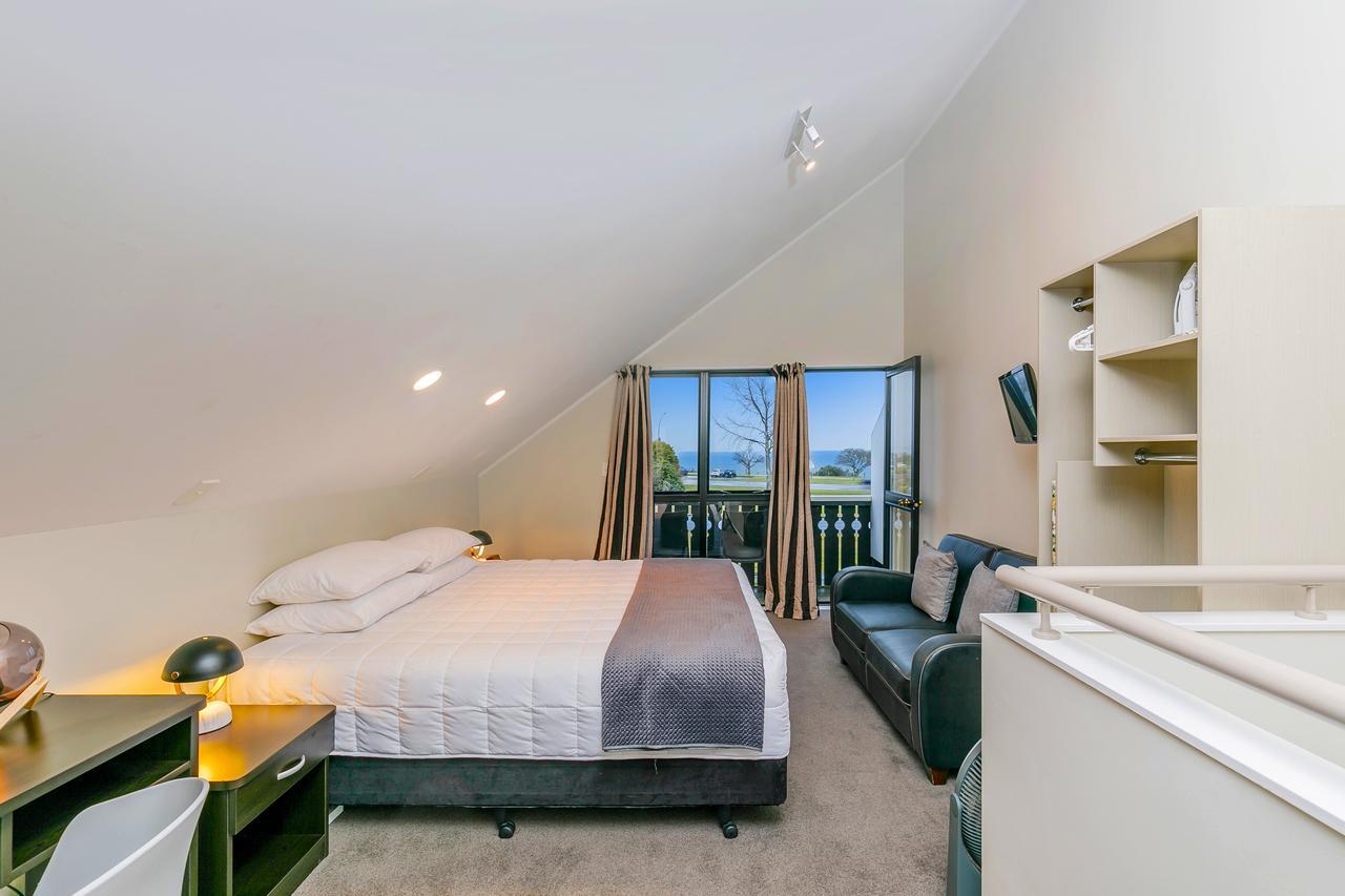 Le Chalet Suisse Motel Lago Taupo Esterno foto