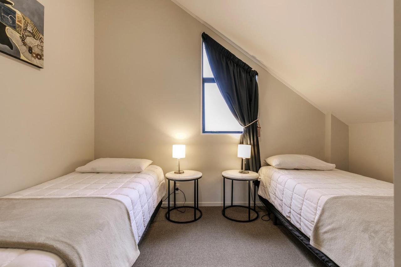 Le Chalet Suisse Motel Lago Taupo Esterno foto