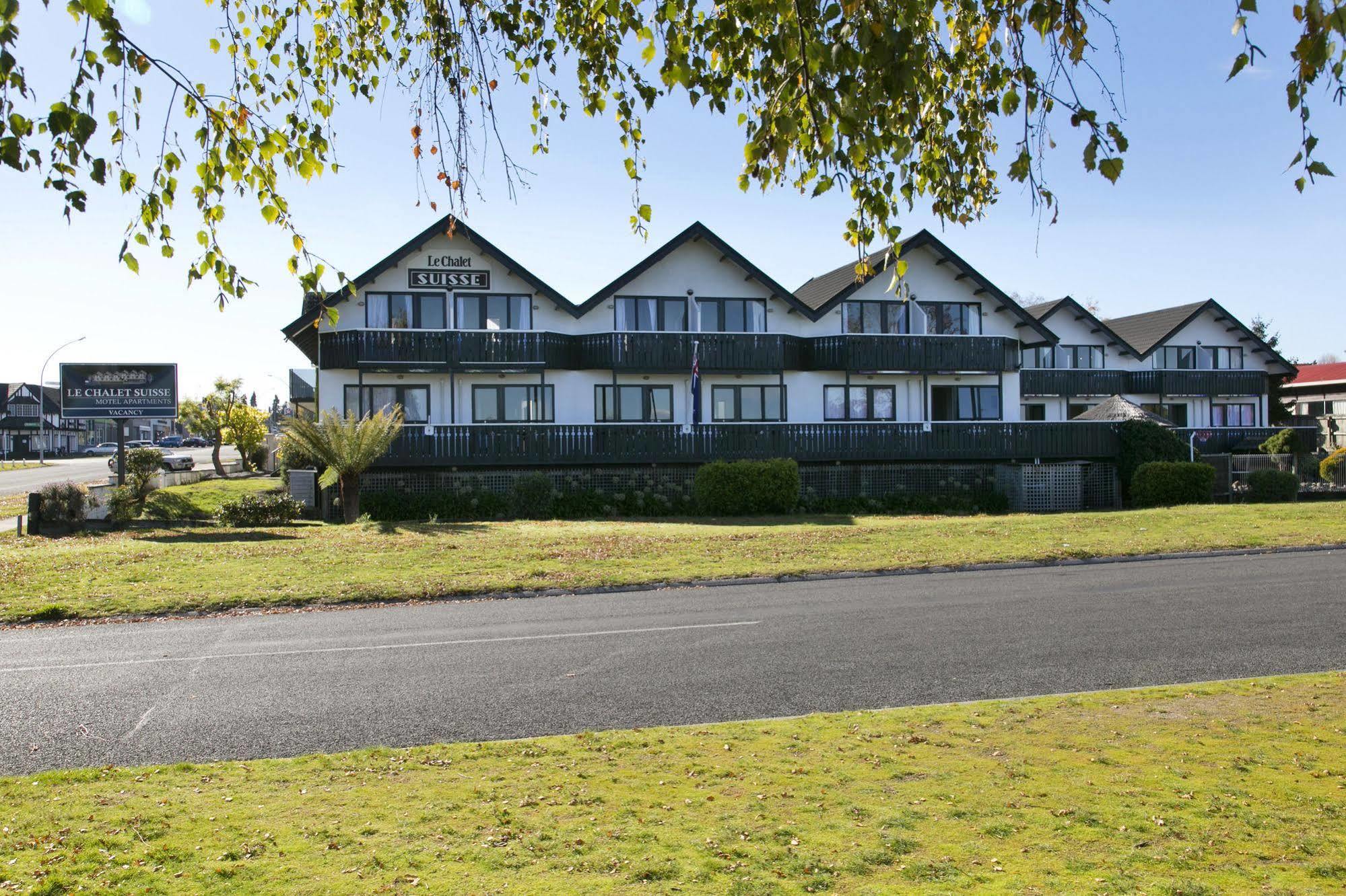 Le Chalet Suisse Motel Lago Taupo Esterno foto